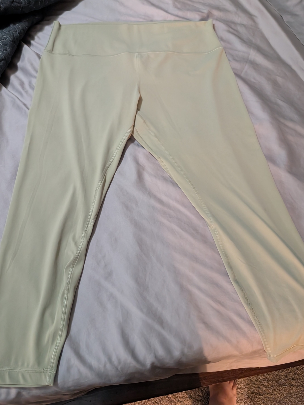 Lululemon Size 18 Aline High-Waist Capri Leggings in Sage Green